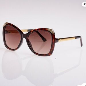 Guess Brown Oversized Sunglasses with Gradient Lenses Guess GF6055 52F Women